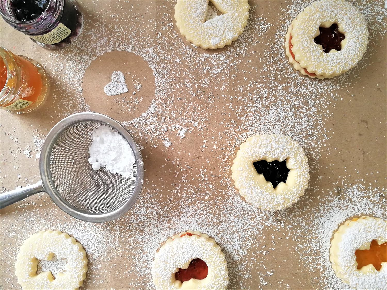 11 Piece Round Linzer Cookie Cutter Set – High Grade 430 Stainless Steel - with Storage Tin